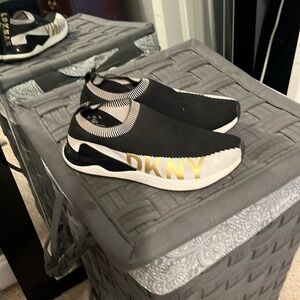 DKNY Donna Karen men’s slip on sneakers